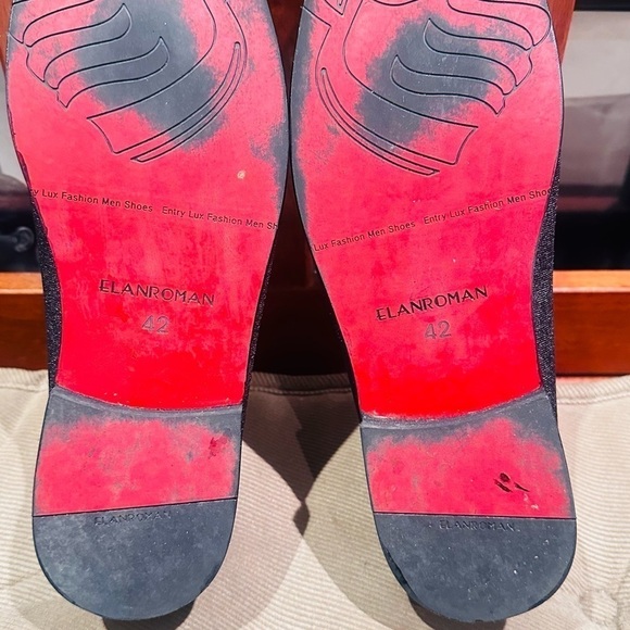 ELANROMAN Men's Lion Crest Velvet Loafers. - Picture 14 of 15